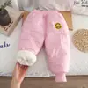 Calça de Algodão Grossa Infantil 2025 Novo Estilo de Inverno Calça Longa para Bebê Menino/Menina Calça Quente Estilosa e Fofa Adequada para Usar ao Ar Livre