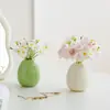 Estilo ins flor de tulipán artificial adorno de escritorio flor de margarita pequeña flor falsa jarrón de cerámica crema decoración de sala de estar dormitorio