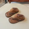 Sandalias de Tanga Casuales de Moda Estilo Coreano 2026 Verano Nuevo Nicho para Mujer, Chanclas Planas Casuales de Punta Abierta Suela Suave