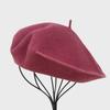 Boina de lana rosa y negra para mujer, gorro de lana asimétrico con bordes plisados y planos para otoño e invierno.