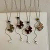 Colar de Cavalo de Madeira com Pérola e Pedra Natural para Mulheres, Luxo Acessível, Tendência de Moda Única, Colar Versátil, Corrente para Suéter