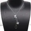 Agora mesmo colar com pingente de cavalo de couro medieval DIY rico Famoso na Internet simples para combinar com tudo corrente de suéter pingente trevo de quatro folhas