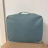 Bolsa de tela no tejida gruesa personalizada para empaque de colcha de verano, juego de cuatro piezas de colcha refrescante de verano empaque de textiles para el hogar, verde militar