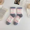 Calcetines de Terciopelo Coral Transfronterizos Calientes con Rayas Horizontales para el Suelo para Mujer Otoño e Invierno Calcetines de Media Longitud de Medio Terciopelo para el Hogar y Dormir