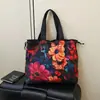 Bolsa de Papel para Empaque de Tienda de Ropa Estilo Retro Lápiz Labial Perfume Cosméticos Bolso de Mano Bolsa para Regalo Bolsa de Regalo Flores