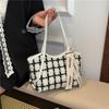 Bolso de mano de lana de gran capacidad para mujer, estilo sencillo y elegante, primavera 2025.