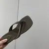 Zapatillas de Verano 2026 Estilo Coreano, Estilo Dedos Abiertos de Terciopelo de Hada, Sandalias Planas con Tiras de Clip, Sorprendentemente Hermosas