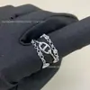 V Oro Versión Alta Cadena Cláusula Anillo de Nariz de Cerdo Versión Ancha Anillo para Dedo Índice Anillo de Cadena de Lujo Accesible de Moda Anillo de Tres Capas