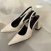 Sapatos de salto alto prateados elegantes estilo francês para mulheres, sofisticados e confortáveis, sapatos de bico fino com salto kitten, sandálias de bico fechado estilo francês