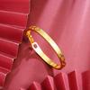 Nuevo brazalete de oro antiguo marea nacional tallado a cincel palabras auspiciosas brazalete abierto para mujer cobre chapado en oro joyería que no se decolora a largo plazo venta al por mayor