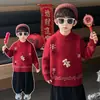 Novas Blusas Base para Meninos e Meninas Inverno 2026, Estilo Doce e Suave, Decoradas com Pompom, Suéter Espesso e Quente, Modernas
