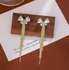 Nuevos Pendientes de Borlas con Pedrería, Diseño de Mariposa y Flor, Perlas S925 como Cierres, Pendientes Largos Elegantes y con Estilo que Hacen que el Rostro Parezca Más Delgado