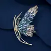 Broche de borboleta de gradiente francês europeu e americano High-end mulheres requintado cristal Corsage luxo elegante casaco terno pino