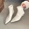 Botines Blancos de Tacón Alto de Piel Suave Estilo Coreano para Mujer 2026 Otoño/Invierno Nuevo Estilo Tacón de Aguja Punta Fina Versátiles para Ir al Trabajo Estilo Coreano Botas Adelgazantes