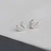 Brincos pequenos de prata 925 esterlina estilo coreano, fofos e únicos para mulheres, simples e criativos, com um design estiloso e versátil, perfeitos para estudantes