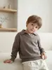 Suéter de alta gama 100% algodón, ropa infantil estilo old money para otoño e invierno, prenda exterior con cuello polo, top de punto para niños y niñas