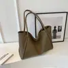 Bolso de gran capacidad para mujer 2023 nuevo bolso de hombro de color liso bolso de mano de moda para ir al trabajo bolso tote de estilo occidental de alta calidad que combina con todo