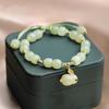 Pulsera de conejo de jade de estilo chino para mujer, hecha a mano, con cuentas, etiqueta de carácter fu, hebilla de anillo de seguridad, pulsera de jade de imitación