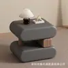 Mesa de cabeceira macia estofada em duas camadas intercaladas, estilo francês, cor creme, mesa lateral de tecido com formato irregular moderna para sala de estar e quarto, design exclusivo de piso