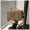 Bolsa Quadrada Pequena de Couro Macio Transfronteiriça, Simples e Versátil, Bolsa de Ombro Fashion, Toque de Luxo de Alto Padrão de Comércio Exterior, Bolsa Transversal Feminina