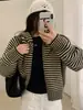 Chaqueta de punto con capucha y cremallera a rayas de bloques de color estilo coreano, nuevo suéter versátil casual de moda para otoño e invierno para mujer