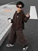 Elegante y moderno conjunto de dos piezas para niños, perfecto para la primavera y el otoño de 2026, con un diseño coreano de moda y un aspecto de dos piezas falso