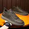 Zapatos de Verano para Hombre Estilo Nuevo Transpirables Impermeables Antideslizantes Zapatos Estilo Coreano de Moda Versátiles Zapatos de Piel Negra Tenis Casuales
