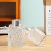 En Stock Cubo de Agua Cuadrado Vidrio Repujado Botella Vacía de Aromaterapia Difusor de Fragancia de Aceite Esencial Hotel Hogar Alta Estética