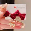 Aguja Plateada Incrustada con Diamantes, Moño de Terciopelo, Aretes Asimétricos de Poni, Lujo Ligero, Sensación de Alta Gama, Aretes con Atmósfera Dulce de Otoño e Invierno