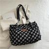 Bolsa Tote de Sarja para Mulheres 2025 Novo Estilo Grande Capacidade Elegante Bolsa de Ombro Simples e Estilosa Grande Bolsa para o Dia a Dia