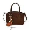 Bolsa de camurça retrô para mulheres, novo estilo 2026, adequada para o trabalho, pequena bolsa tote, bolsa tipo balde crossbody para o trajeto