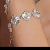 Pulsera de Flor de Hibisco Bordada Pequeña Estilo Lujo Ligero, Versátil y Elegante, Pulsera Floral de Nicho Única y con Estilo para Mujer