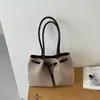 Bolsa de mano de gran capacidad para mujer, nuevo bolso de hombro retro de moda casual de otoño 2026, bolsa de gran capacidad para la ciudad
