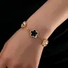 1 Pieza de Pulsera de Trébol de Cuatro Hojas de Lujo Ligero para Mujer, Joyería de Moda Versátil de Alto Nivel Incrustada con Diamantes de Color Dorado, Estilo Europeo y Americano