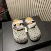 Pantuflas de punta abierta para mujer para usar en exteriores, nuevas y populares de otoño 2026, zapatos de mujer elegantes y modernos, zapatos Birkenstock versátiles e informales de celebridad de internet