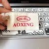 Fabricantes profesionales producen logo tejido ropa de comercio exterior cuello bolsa de lona lateral logo bordado logo de tela