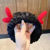Diadema de peluche de alta calidad y linda para niñas, diseñada específicamente para lavarse la cara y aplicar mascarillas faciales; liga para el pelo de dibujos animados, accesorio para el pelo antideslizante