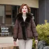 Elegante Chaqueta Corta de Algodón con Relleno y Cuello Grande de Piel 2026 Nueva Llegada de Invierno para Mujeres Menudas Estilo Coreano Abrigo de Algodón Cálido Engrosado