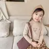 Camiseta de manga longa DeRong para meninos e meninas, adequada para crianças pequenas, top de bebê estilo coreano para o inverno, camiseta básica