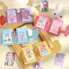 Diversión para Vestir con Vestiditos: Libro Silencioso de Collage Creativo DIY con Atuendos de Personajes Versión Q, No Requiere Cortar