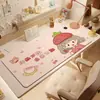 Alfombrilla de escritorio calefactable con temática de dibujos animados para uso en la oficina, perfecta para el invierno, diseñada para estaciones de trabajo de mujeres, proporcionando calor para las manos y sirviendo como protector de escritorio, con un tamaño extragrande adecuado para teclados y ratones