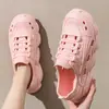 Zapatos perforados de primavera y verano, diseño de una sola pieza para parejas, calzado casual para exteriores, material EVA de cobertura total, suelas mullidas antideslizantes, que aumentan la altura