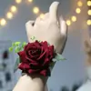 Venta al por mayor Ramo de muñeca para boda de novia china dama de honor flor de muñeca para boda novio padrino ramillete rosa de simulación 6 colores