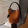 Bolso cubo de ante vintage, bolso de mano de moda de lujo ligero, bolso tote casual, bolso casual para madre e hija, bolso casual de hombro y cruzado