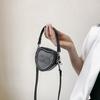 Bolsa de design de nicho para mulheres verão 2023 nova moda simples amor bag textura versátil mini ombro messenger bag