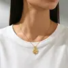 Colar de Trevo de Quatro Folhas Vazado Europeu e Americano Transfronteiriço Amazon Best Seller para Casais e Melhores Amigos, Colar de Alta Qualidade Elegante e Versátil