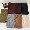 Chal de punto de lana de alta gama con diseño de triángulo hueco para mujer, otoño, versátil, tacto de alta gama, bufanda tipo chal con borlas, calentador de cuello
