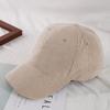 Gorra de color liso estilo coreano para hombre y mujer otoño e invierno gruesa cálida con visera curva gorra de béisbol parejas pana gorra de moda producto nuevo