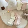 Calcetines gruesos, cálidos, antideslizantes de media pantorrilla para el hogar y para dormir, suaves y amigables con la piel, calcetines dulces de estilo japonés de media pantorrilla para deportes al aire libre