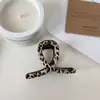 YHJ Acessórios de Cabelo Novo Presilha de Garra Estampa Leopardo Clipe de Cabelo de Temperamento de Alta Qualidade Para Prender o Cabelo na Parte de Trás do Cabeça Penteado Presilha de Tubarão Garra de Cabelo Preguiçosa Mulheres